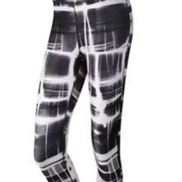 Nike Pants - Nike dri fit Capri running active pants